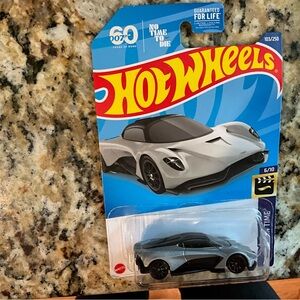 NWT-2021 Hot Wheels - No Time To Die 007 - ASTRON MARTIN VALHALLA CONCEPT (6/10)